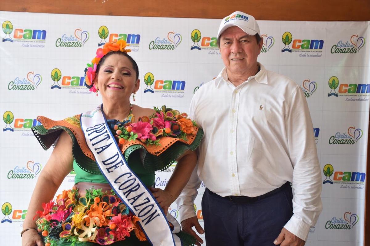 Norma Escobar y el diputado Carlos Alirio Esquivel Sánchez.